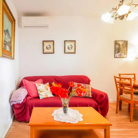 Ferienhaus Welcoming In With Patio *